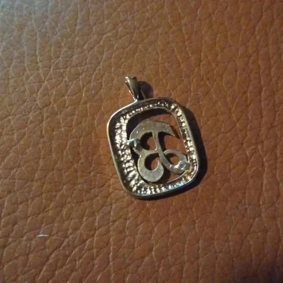🌹Gold plated letter pendant "B" - Picture 5 of 6